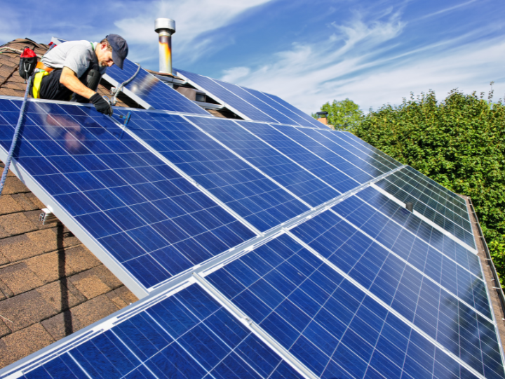 Abb. 39: Elena Photo - Solaranlagen Installation - canva.com. 